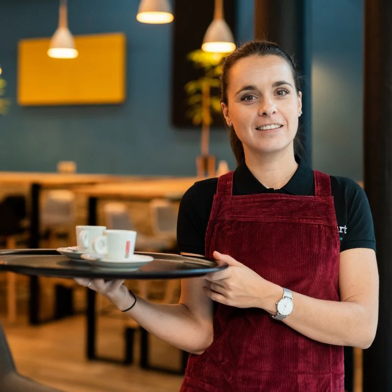 Tablier de Service En Velours Rouge - CHAUD DEVANT - Image 5