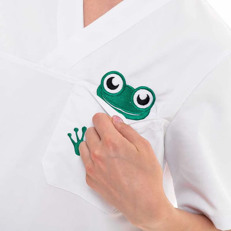 Tunique Médicale Unisexe Motif Grenouille Col V Lavable à 75° - MANELLI - Image 5